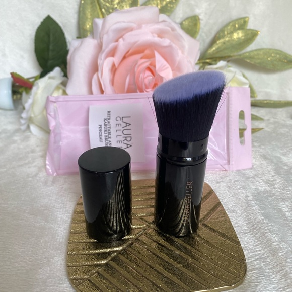 Laura Geller Other - Laura Geller  Makeup KABUKI Brush